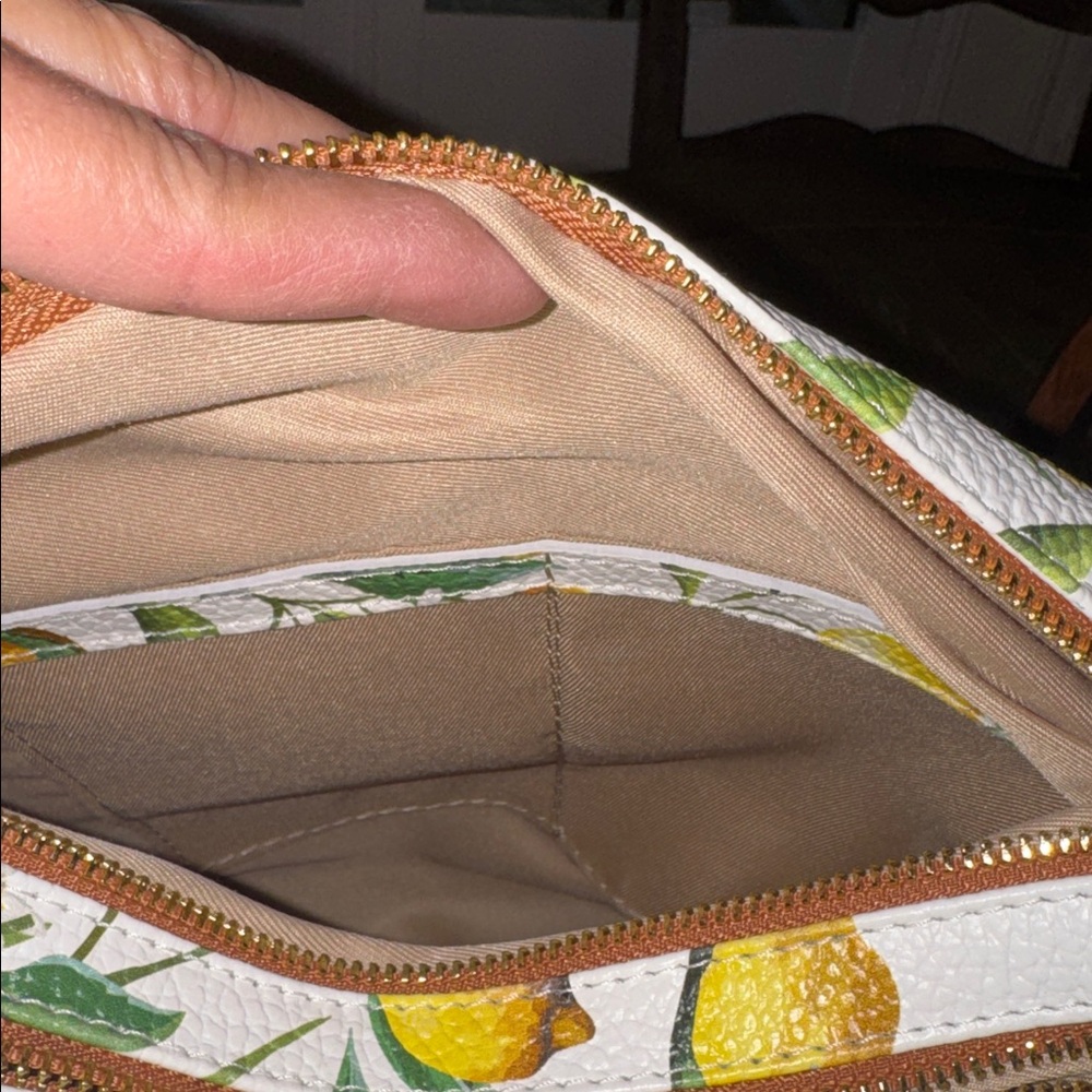 NWOT, Valentina vintage crossbody bucket bag in a gorgeous leather lemon print. - Picture 7 of 9